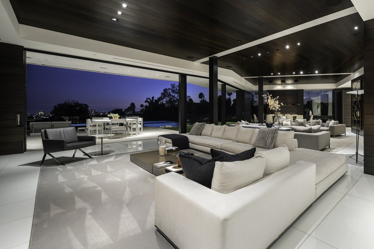 1201 Laurel Way