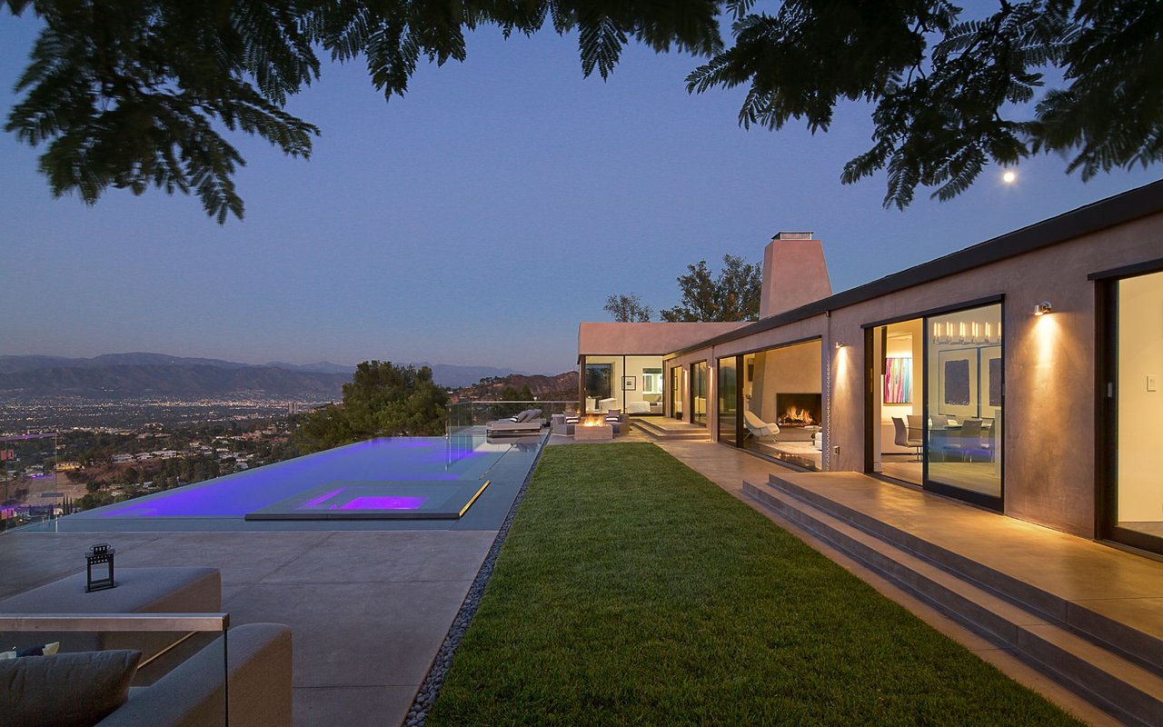 2737 Edwin Pl