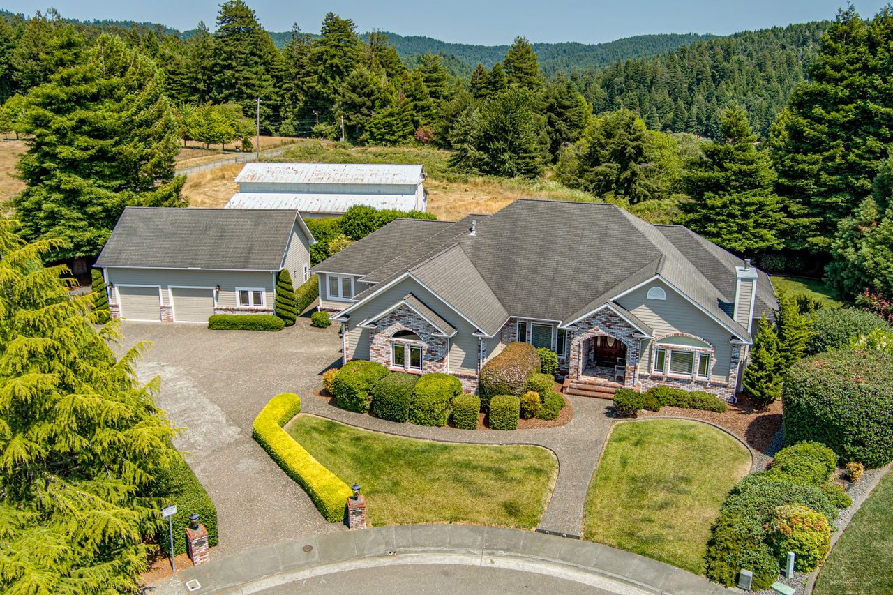 Thoughtful Design Meets Livable Luxury at 284 Sunrise Court