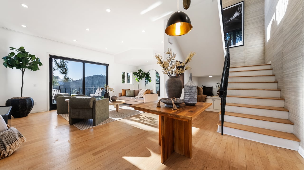 2591 Leicester Dr, Hollywood Hills