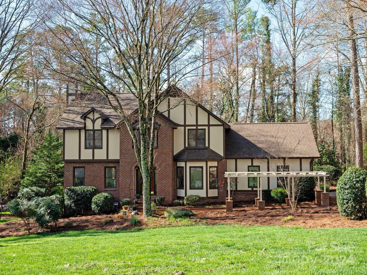 2324 Wedgewood Dr