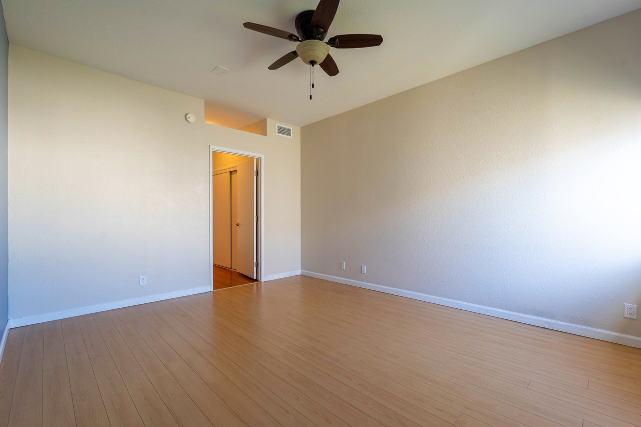 5135 Zelzah Ave #305