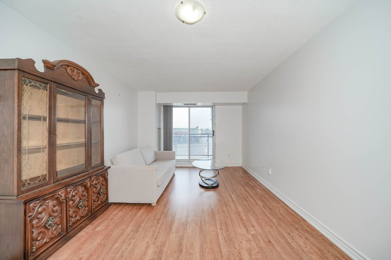 2772 Keele St 303