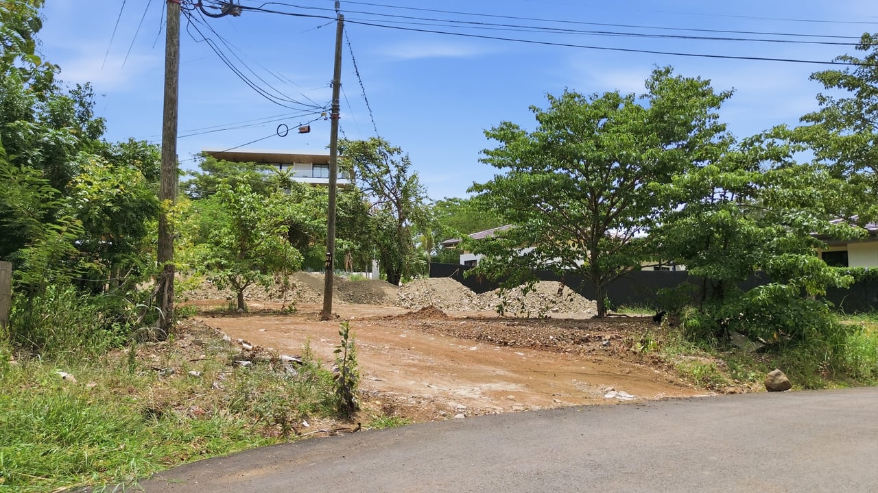 1,592 m2 Lot with Water - Ready to Build! - Playa Grande 