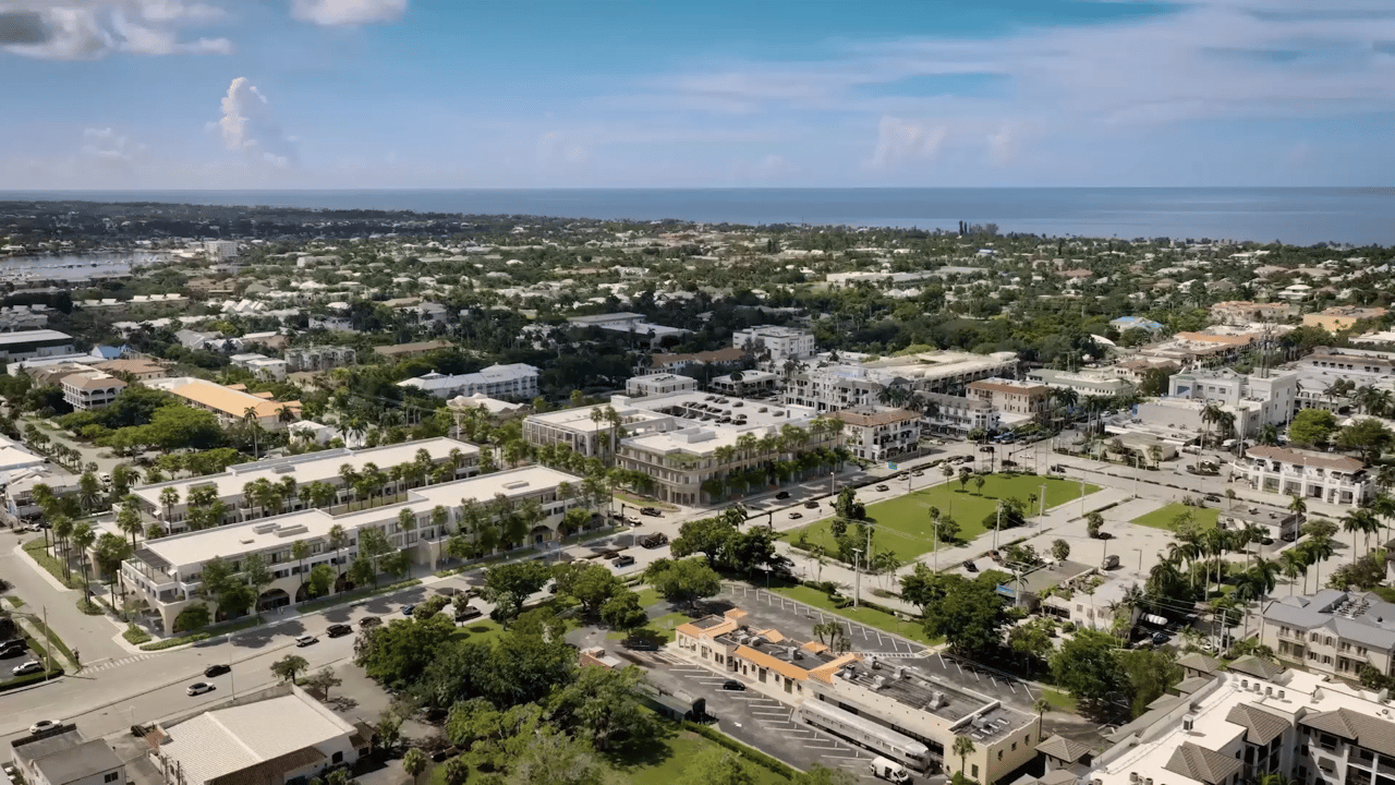 The Avenue Naples