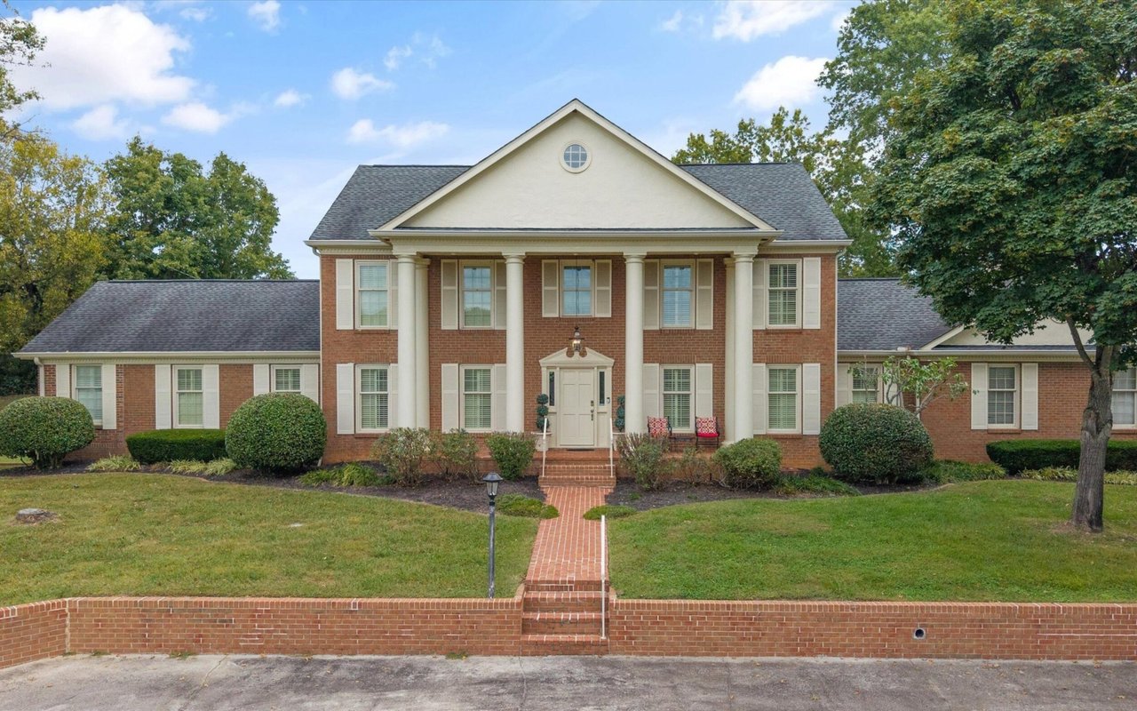 Wallace Luxury Spotlight | 13117 Harrison Road Knoxville, TN 37934