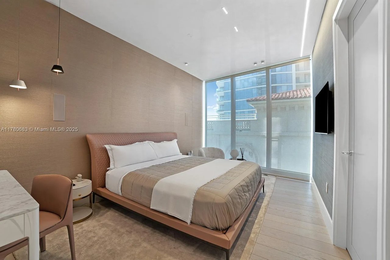 17975 Collins Ave #N701