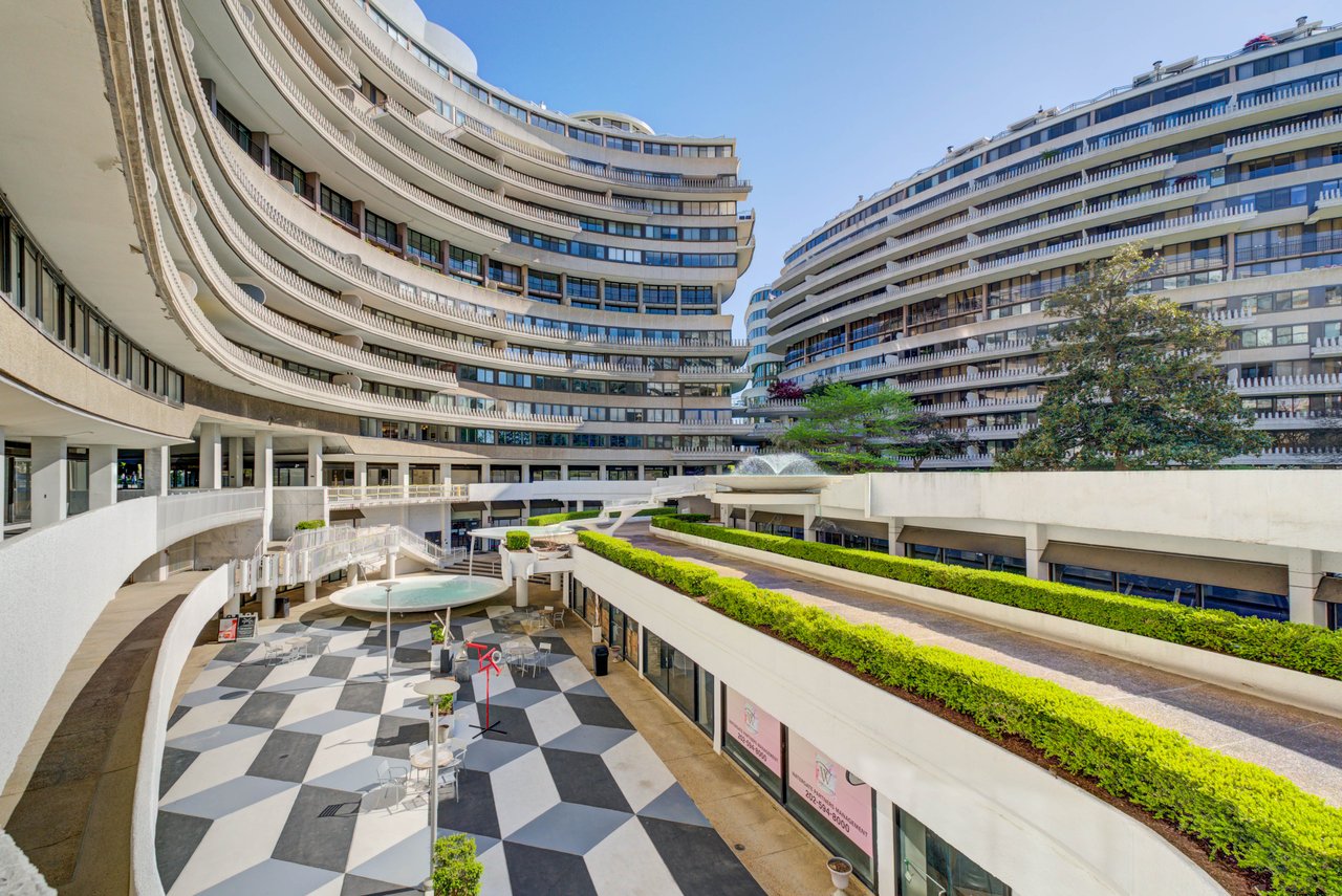 Watergate West Penthouse Seven