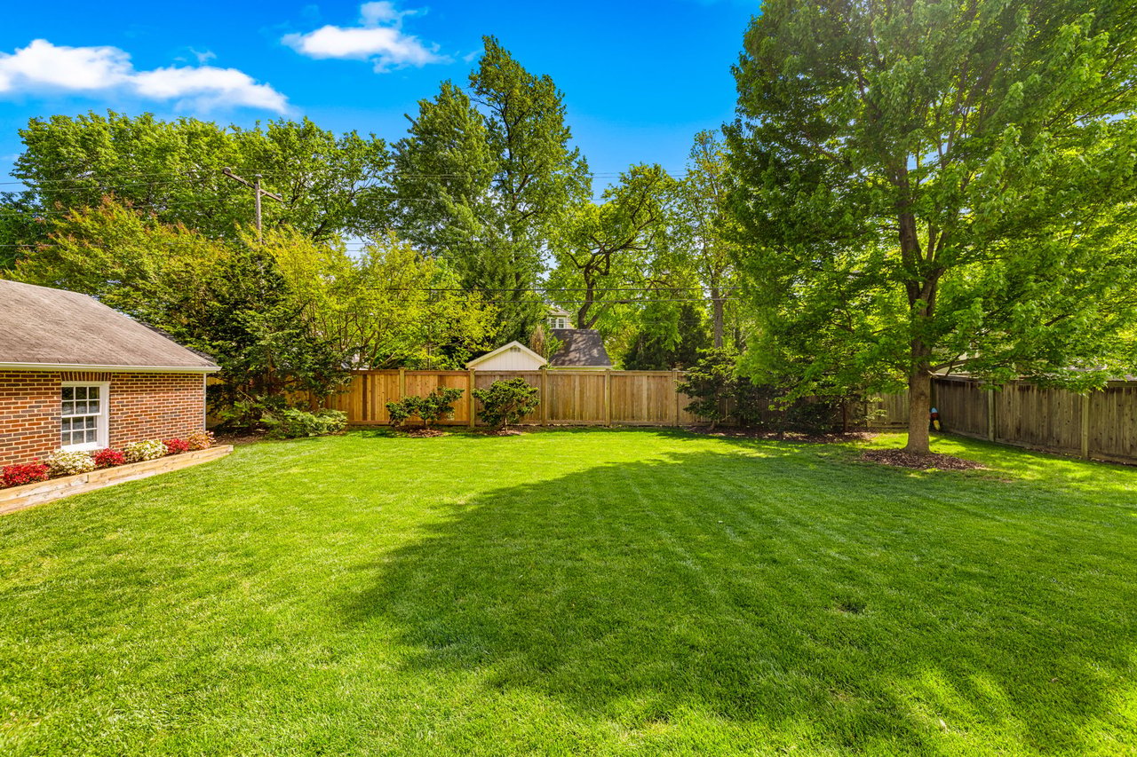 22 W OAK STREET