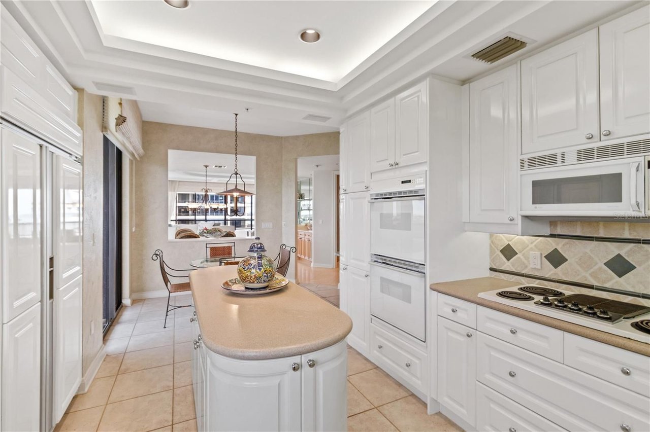 435 L Ambiance Dr #H702