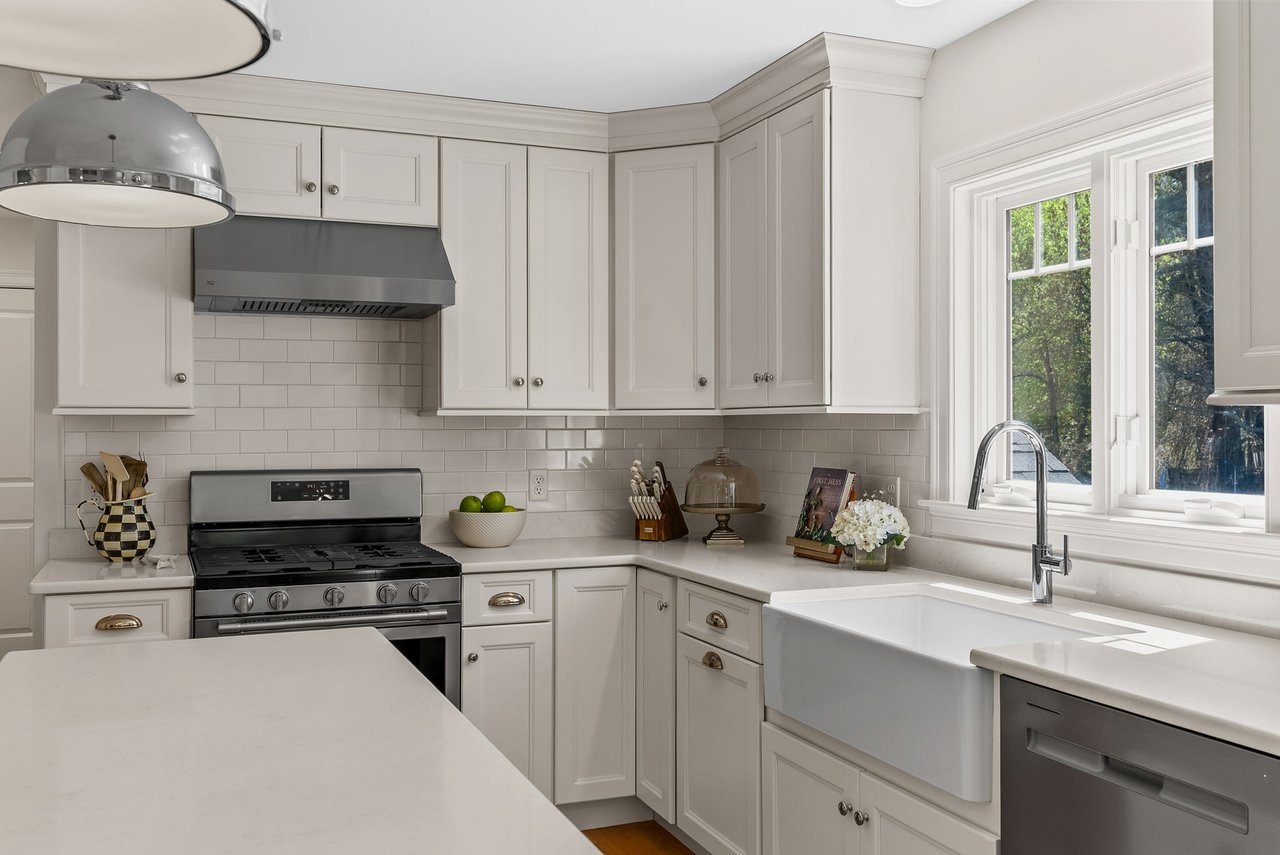 11 Lisa Ln Pembroke, MA 02359