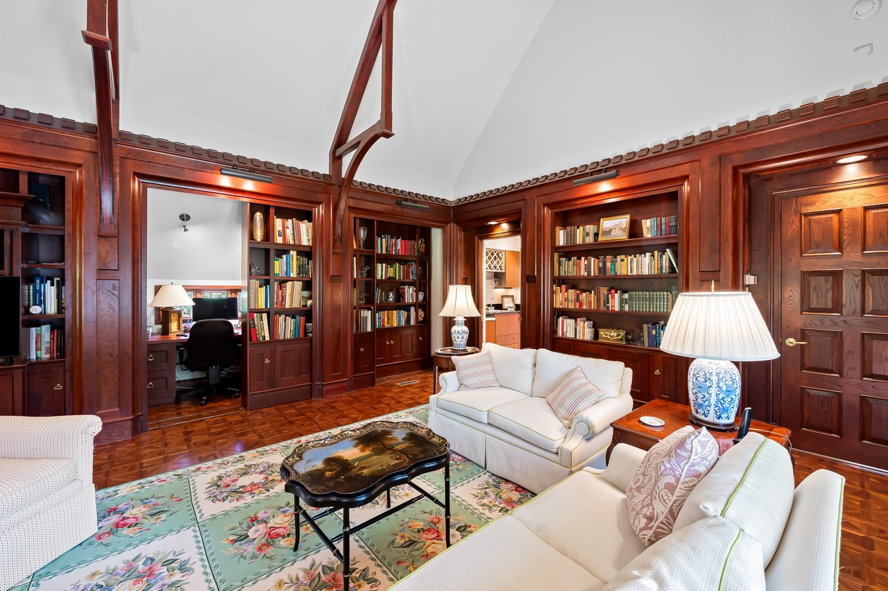 18 Treadwell Court