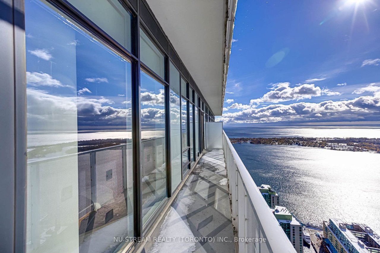 ICONIC LIVING AT 100 HARBOUR ST