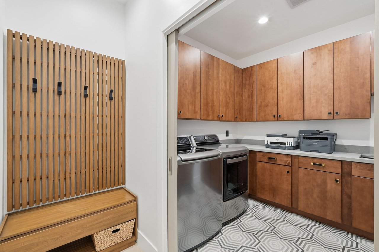 3901 E WELDON Avenue