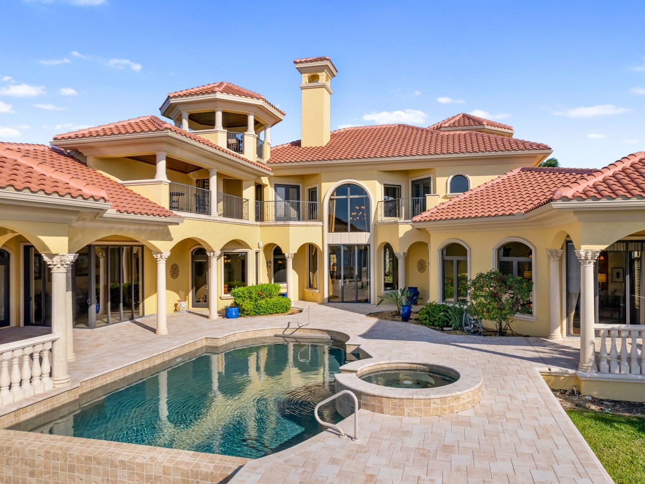 2704 Shriver DR