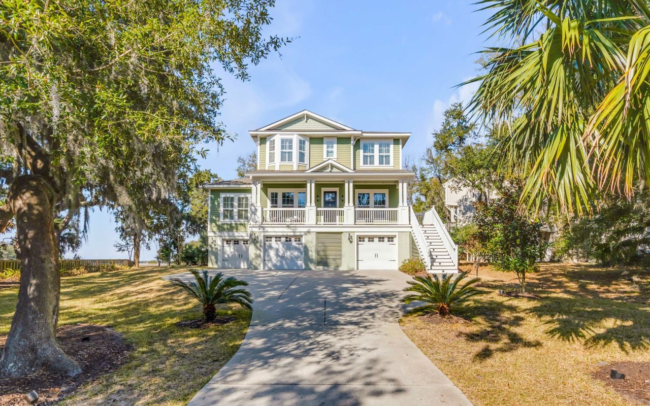 Custom-built Home on Remleys Point – 104 5th Avenue
