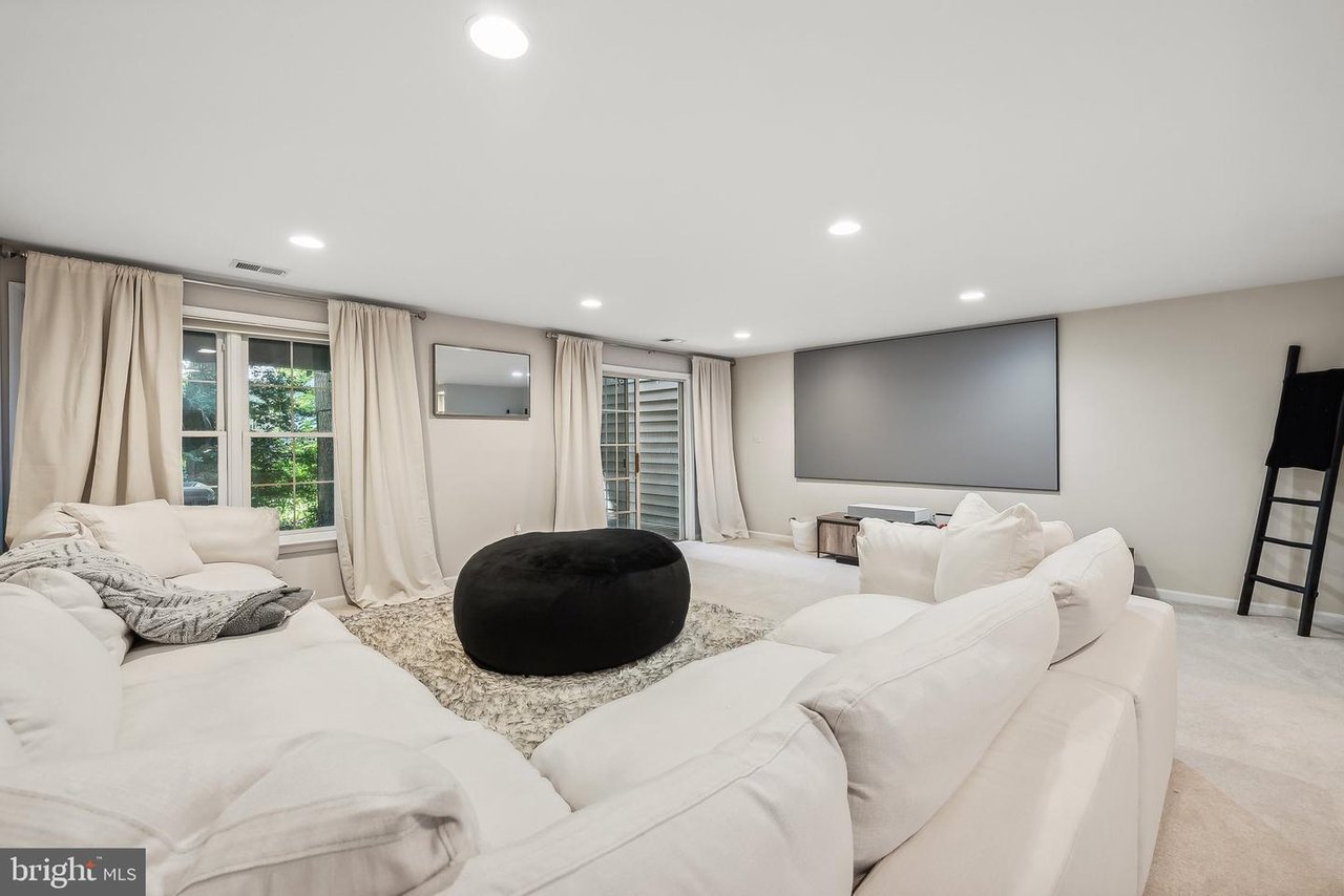 1239 Woodbrook Court