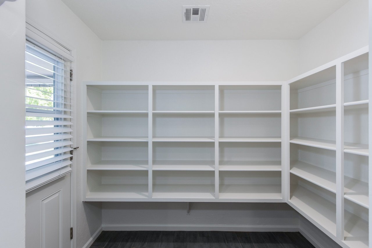 821 E Cavalier Dr.