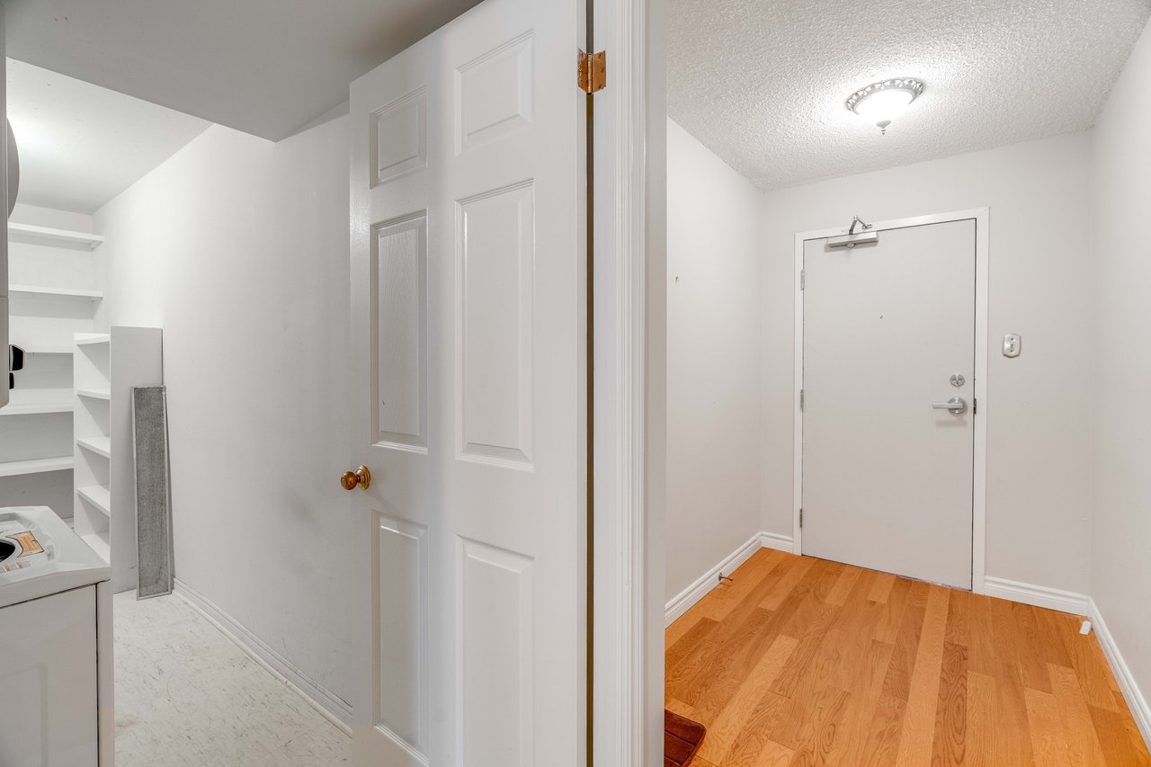 beautiful 2 bedroom 2 bath Condo in downtown London