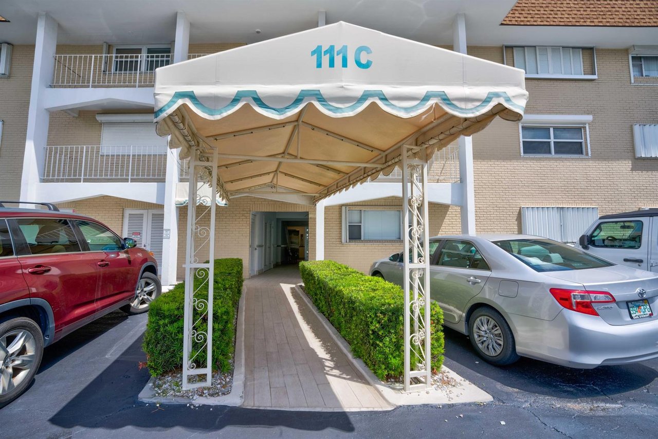 111 Shore Court Ct # 305