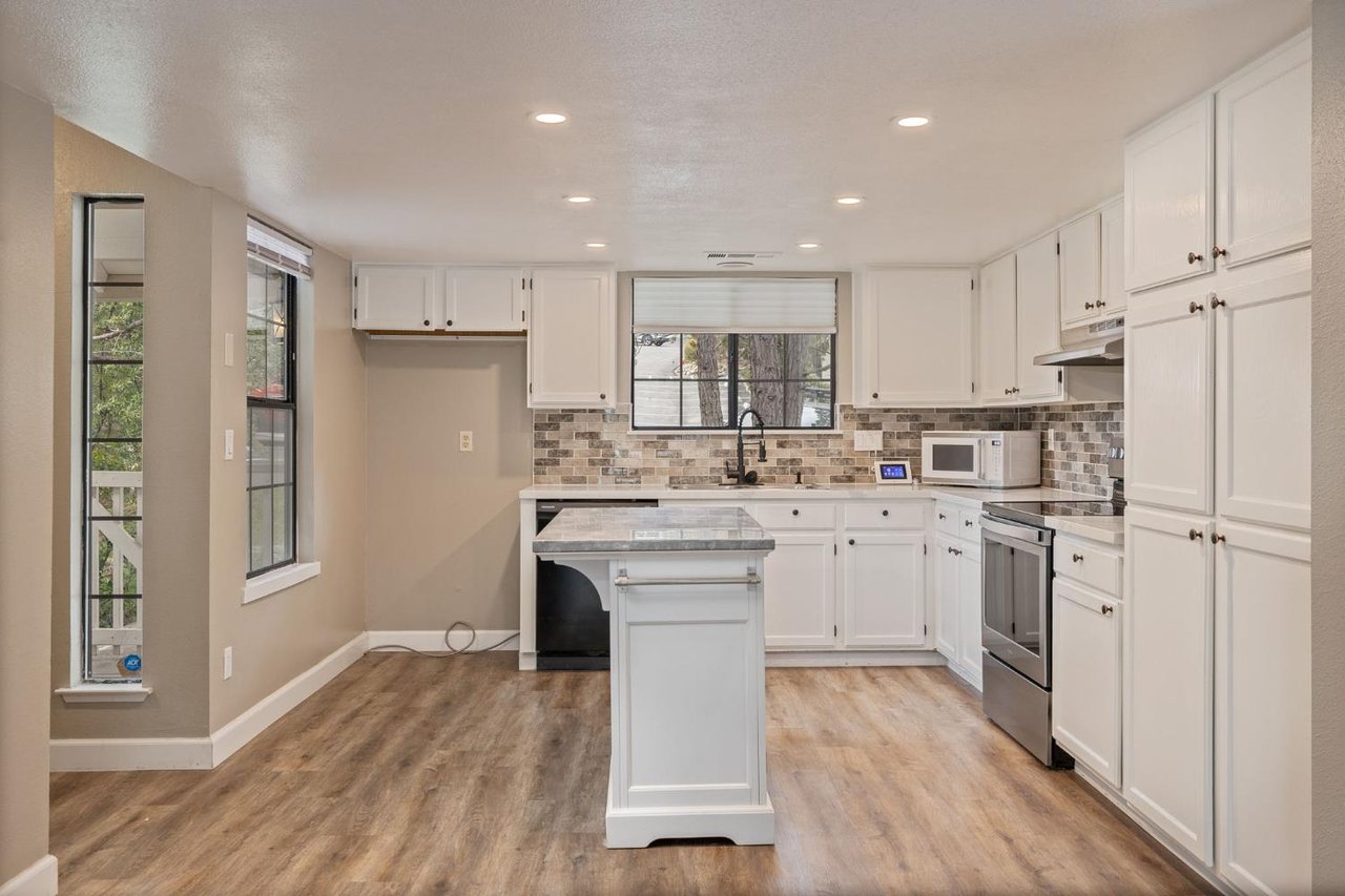 50850 Smoke Tree Trl, 