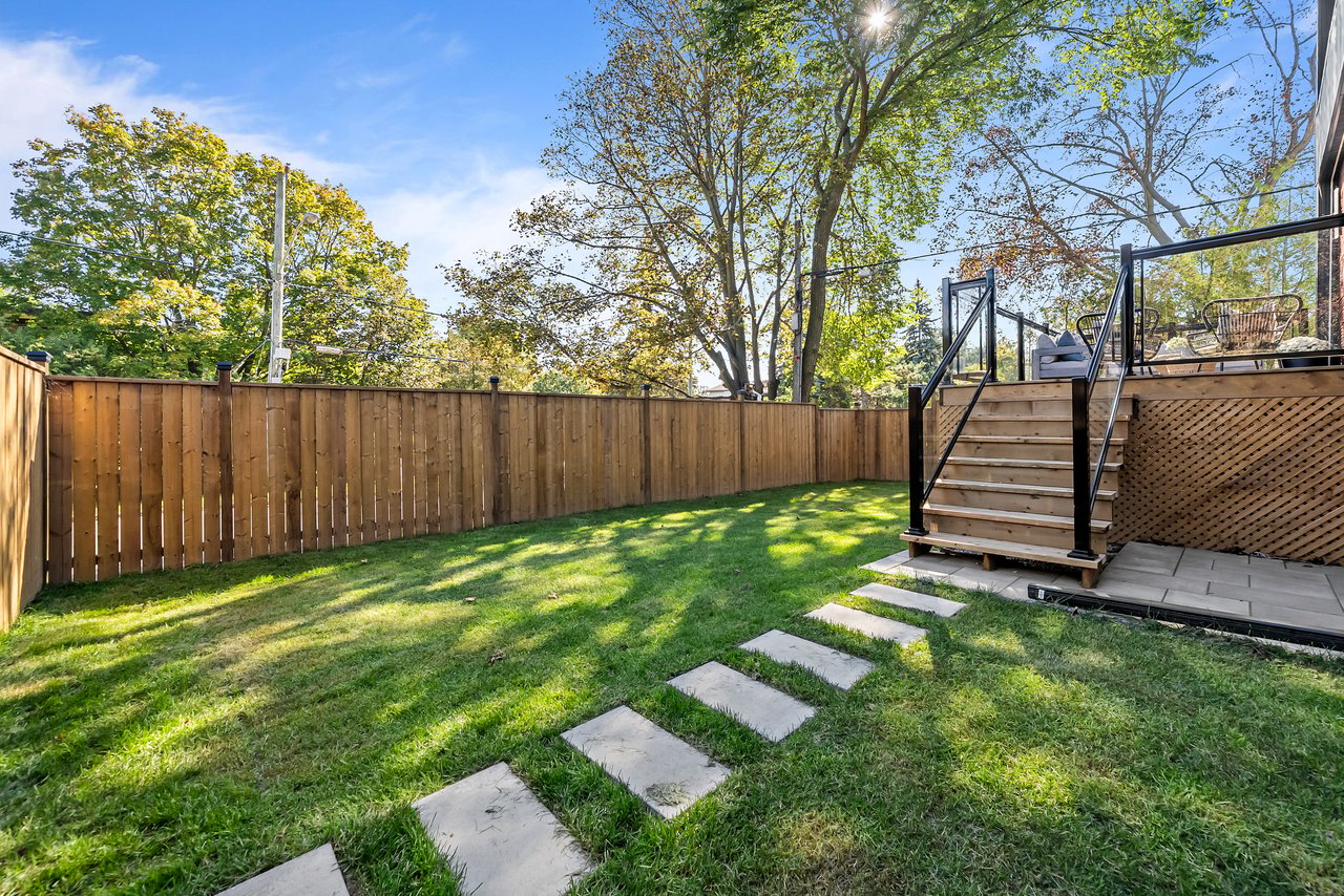 44 Sunnypoint Crescent