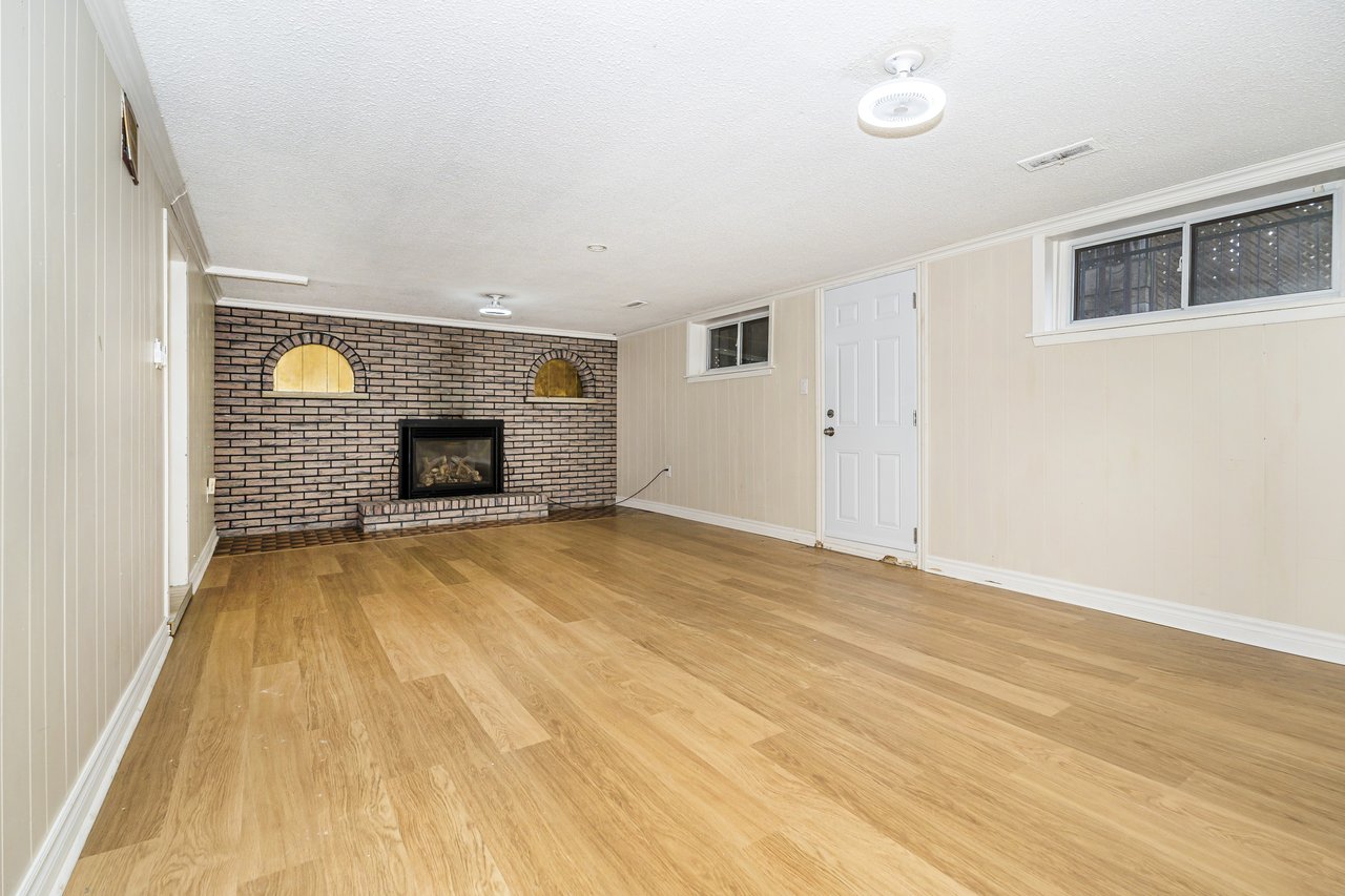 22 Maple Ave N