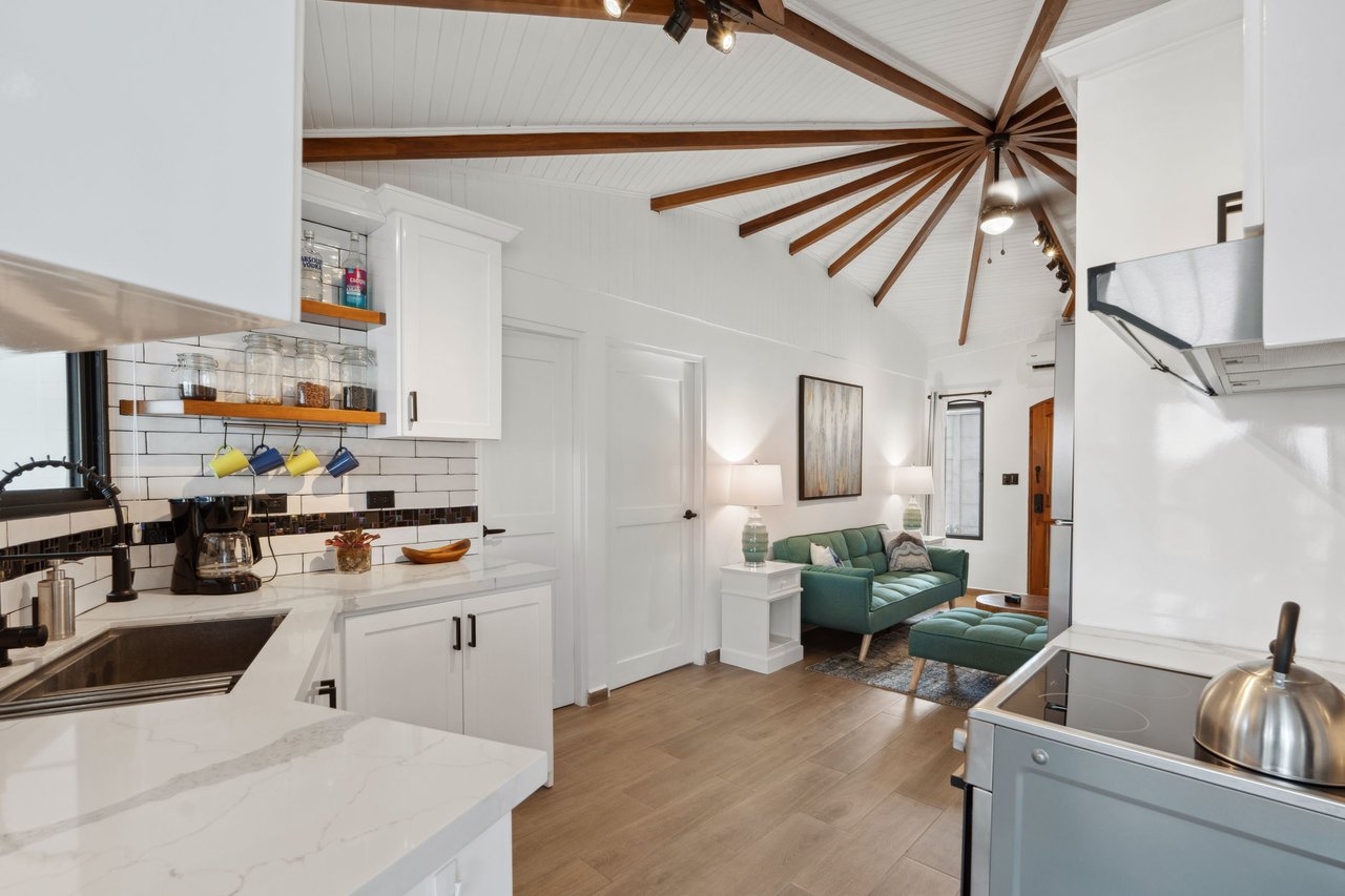 Casa Cozy | The Perfect Blend of Comfort & Convenience, Steps to the Beach!