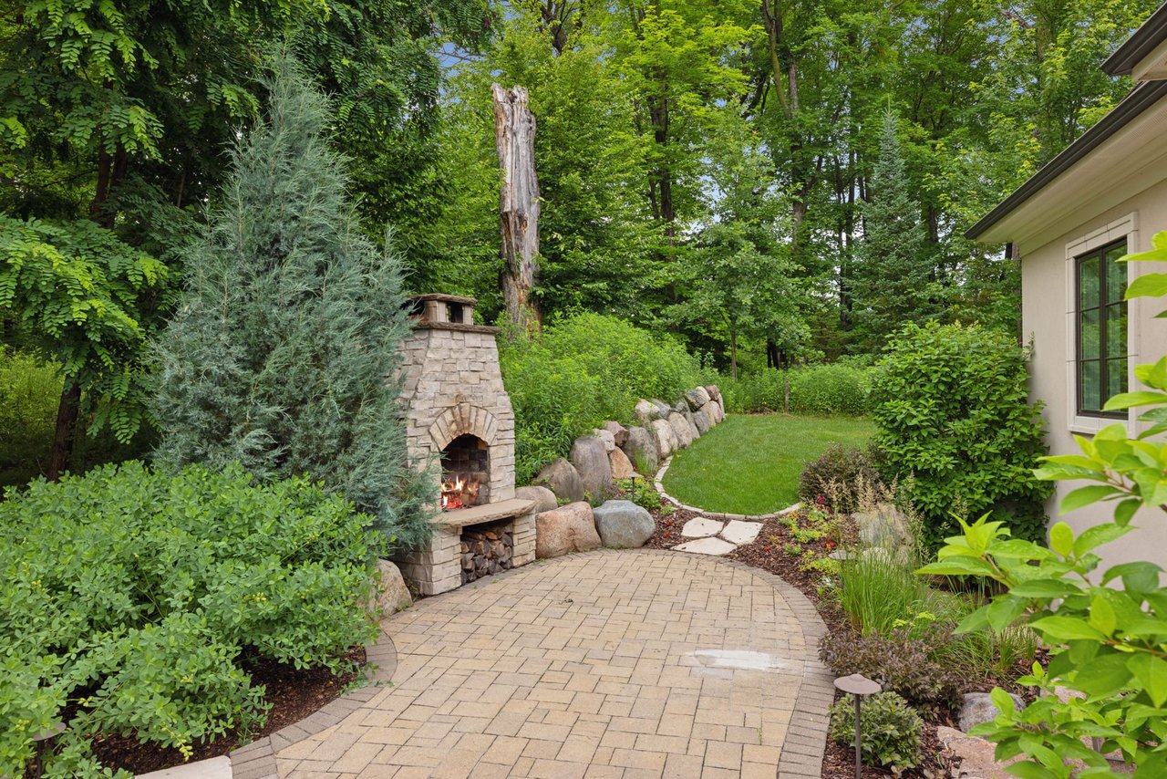 405 Carpenters Point, Wayzata
