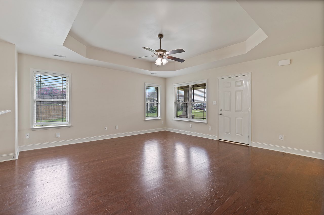Quiet Cul-de-Sac – Minutes from Clift Farms!