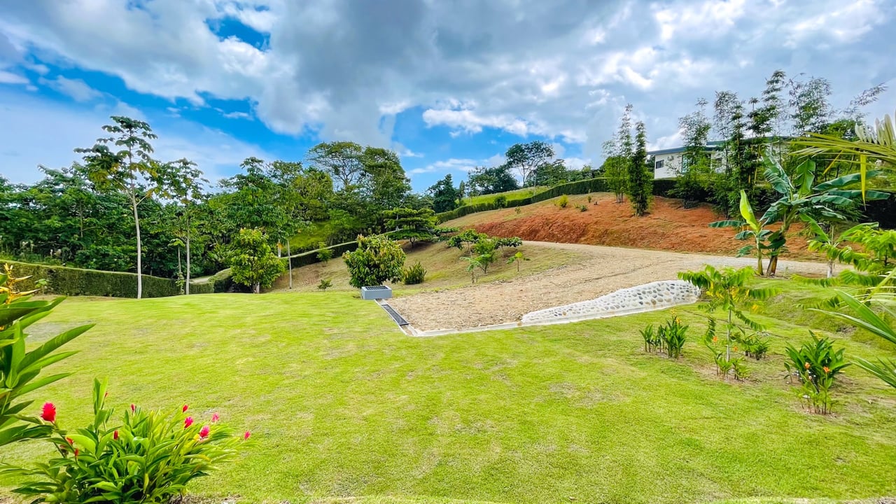 Private Modern Home in Ojochal, Costa Rica with Heated Saltwater Pool & Solar Backup