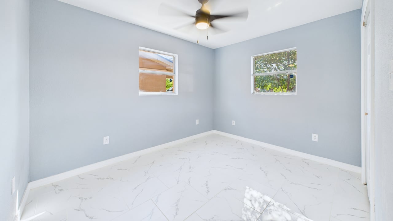 2210 Country Club Dr