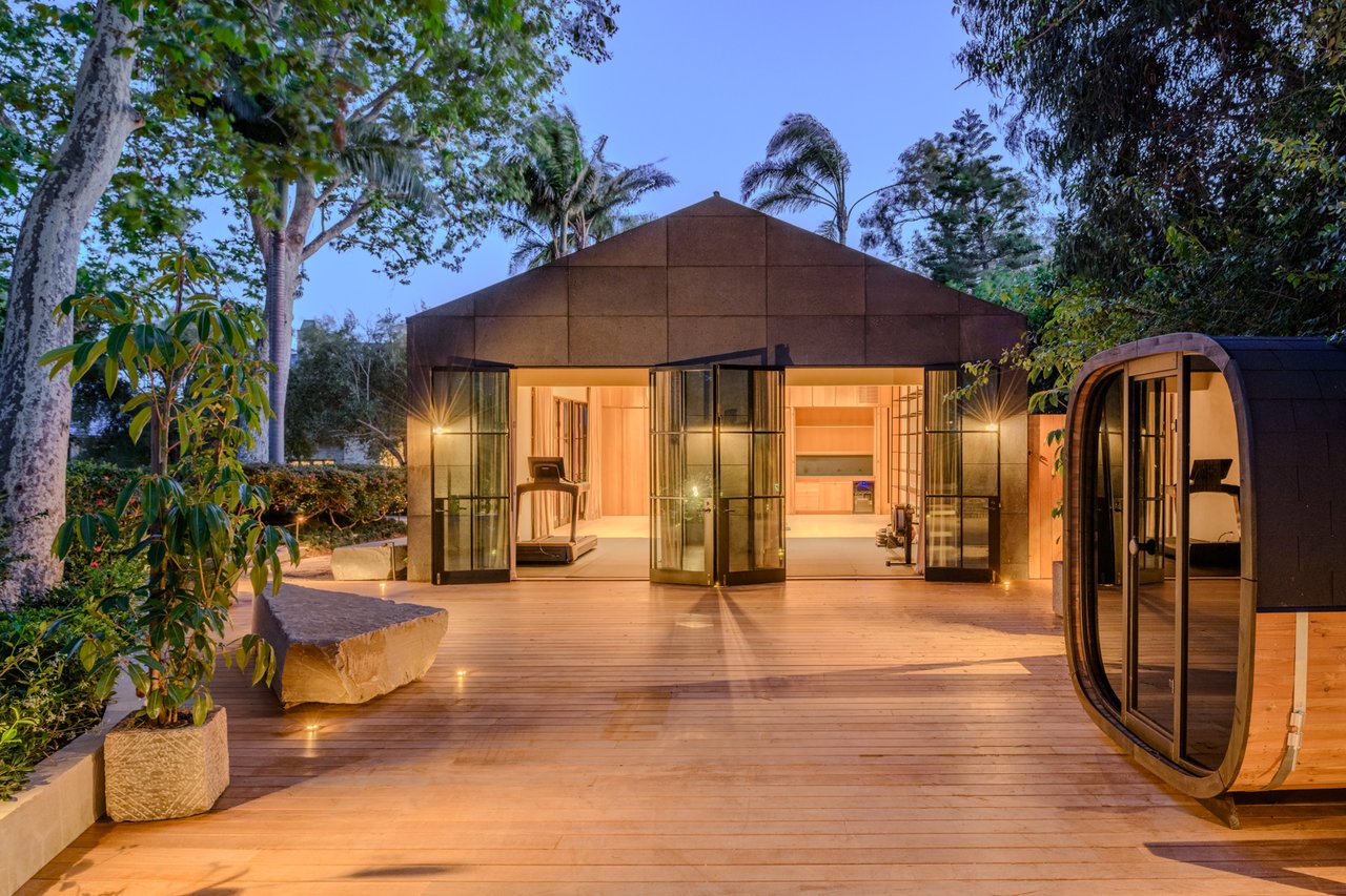 6625 Zumirez Dr