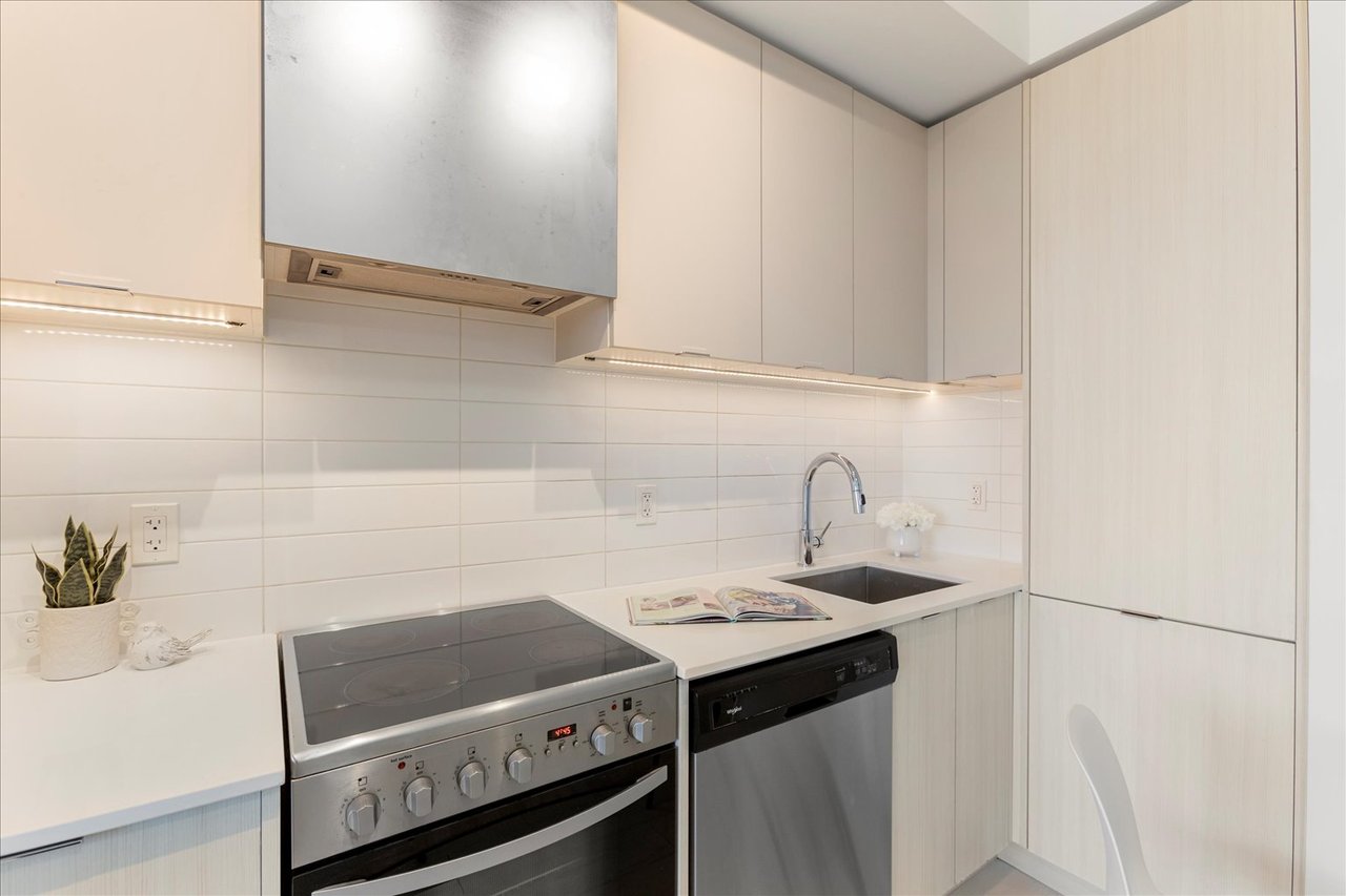 #1009-10 Gibbs Road 