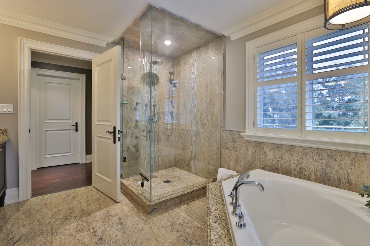 390 Seaton Drive, Oakville