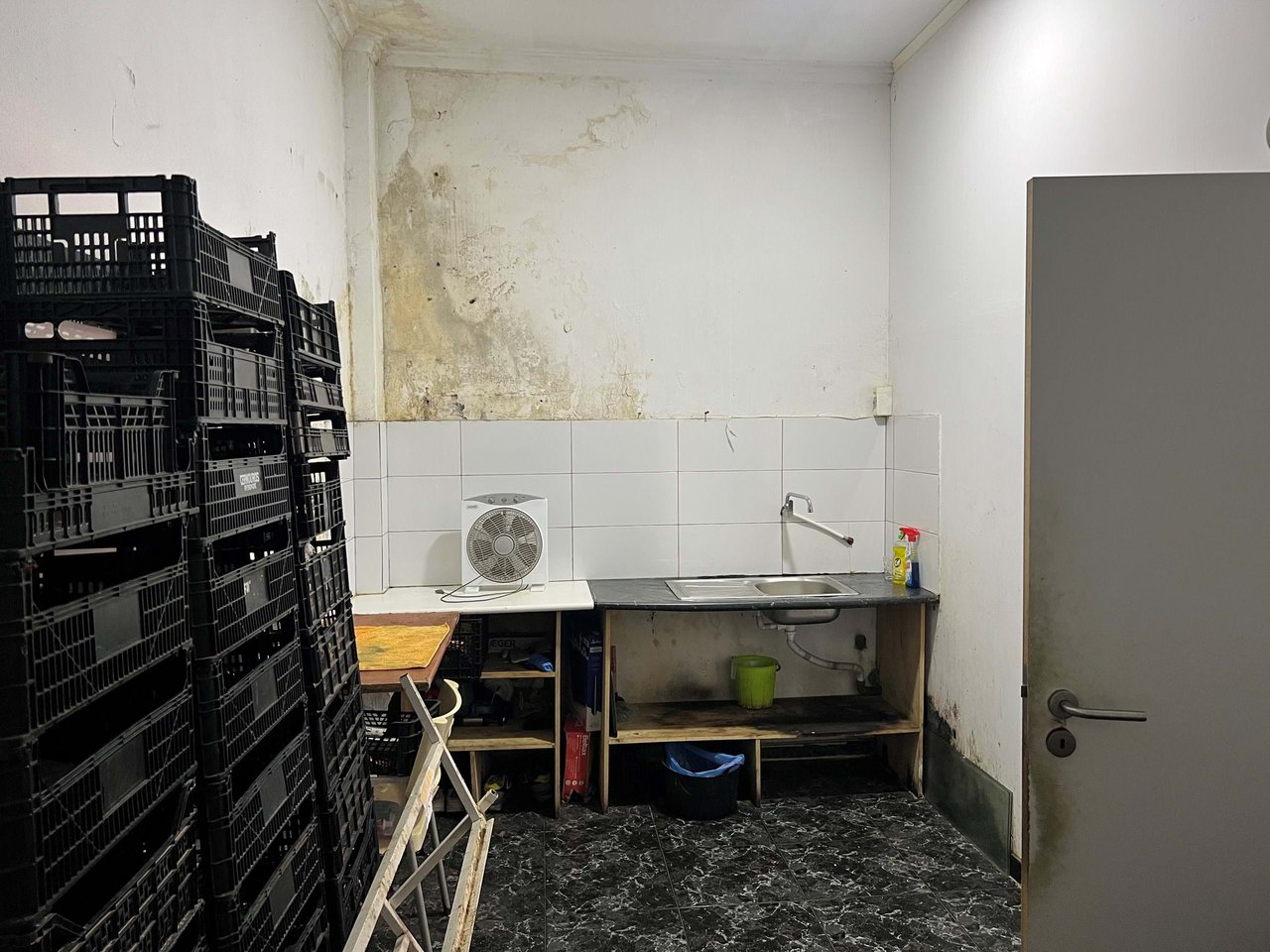 Prime Commercial Space Near Lisbon – Tenant in Place – 5% Annual Return