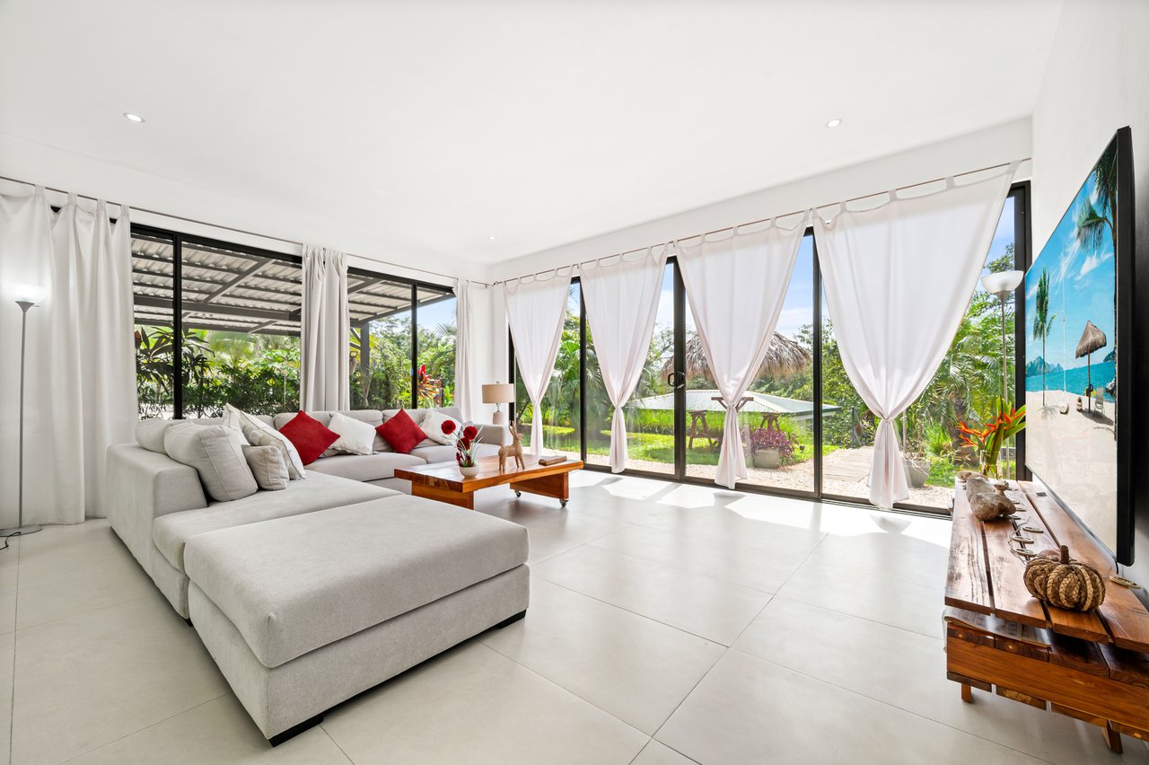 Mimi Lodge | Luxurious Mountain Retreat on 1.5 Acres Just 20 Minutes from Tamarindo