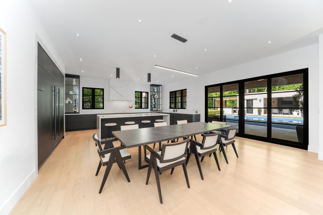 6 Forestave Crescent