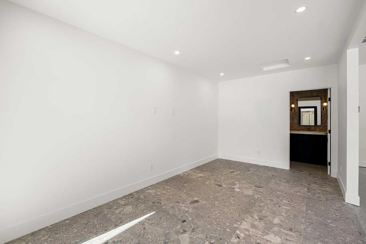 3500 E LINCOLN Drive 26
