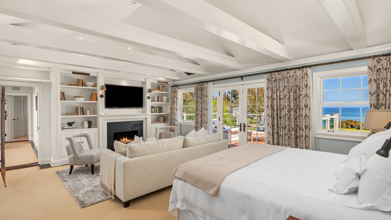 6825 Zumirez Dr