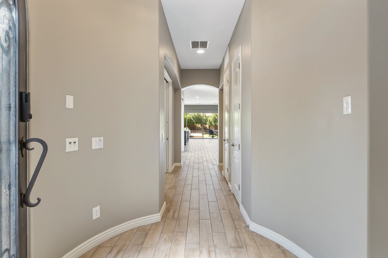 2932 E Madison Vistas