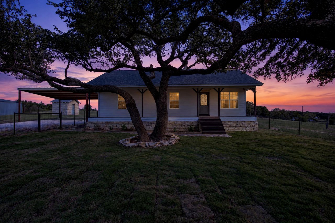 277 Private Road 1611