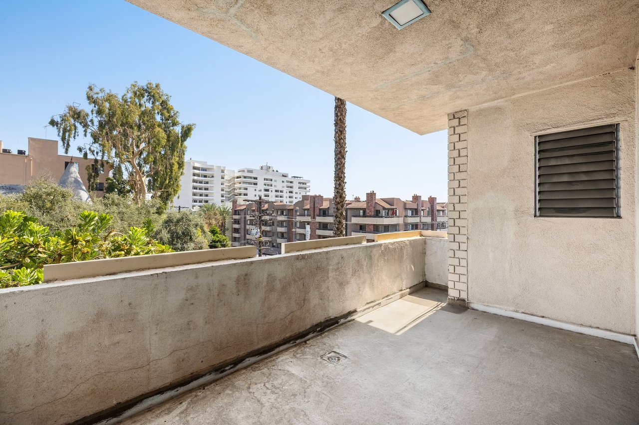7309 Franklin Avenue, No. 304