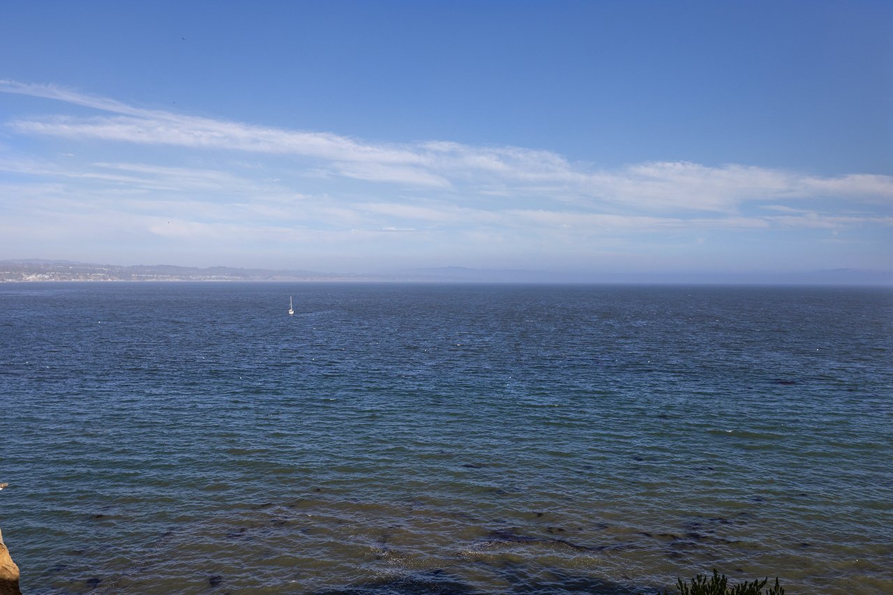 Capitola Oceanfront Retreat - 4840 Cliff Drive