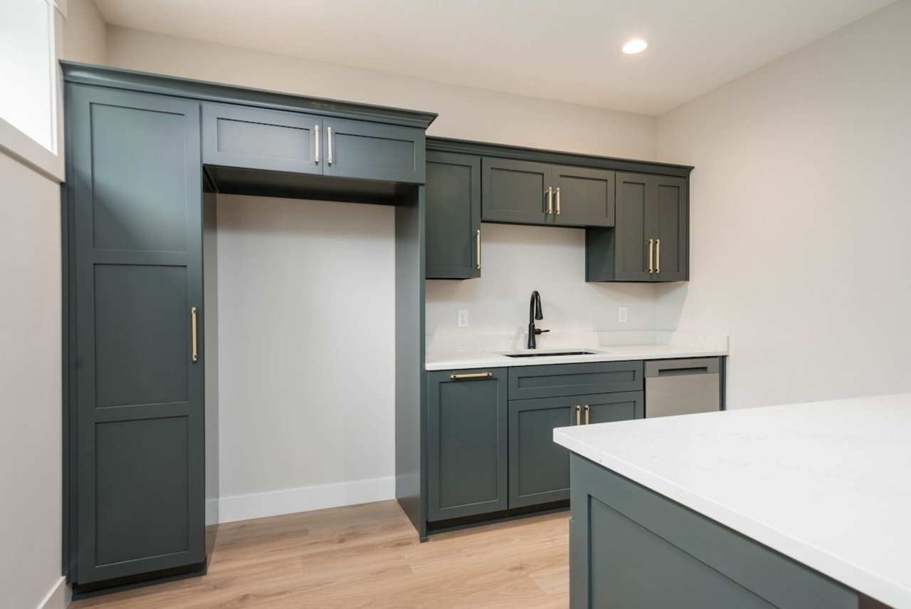 137 W Basalt Dr