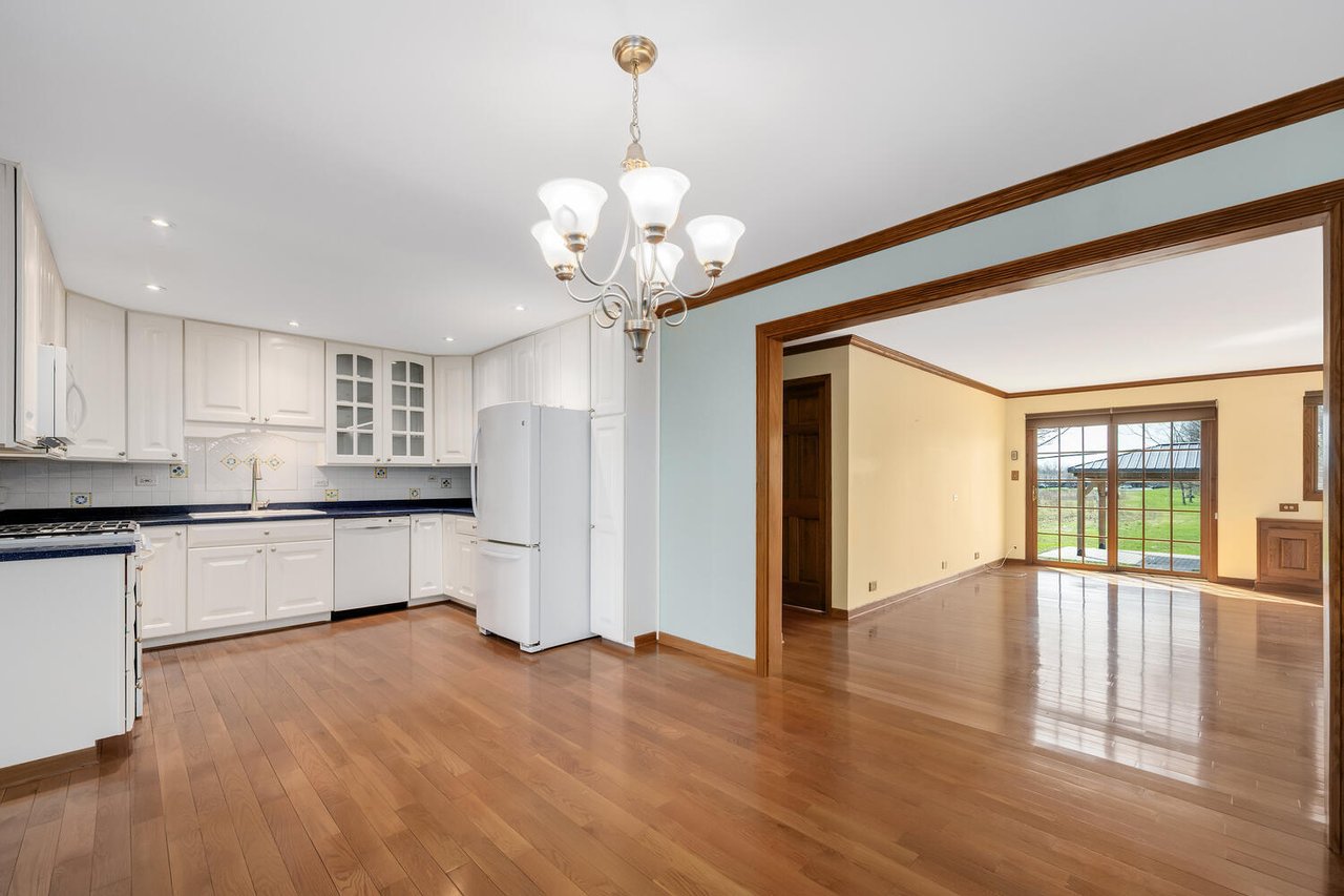 390 Arrowhead Trail, Carol Stream IL – Rare 4 Bedroom Ranch Near Glenbard North High School