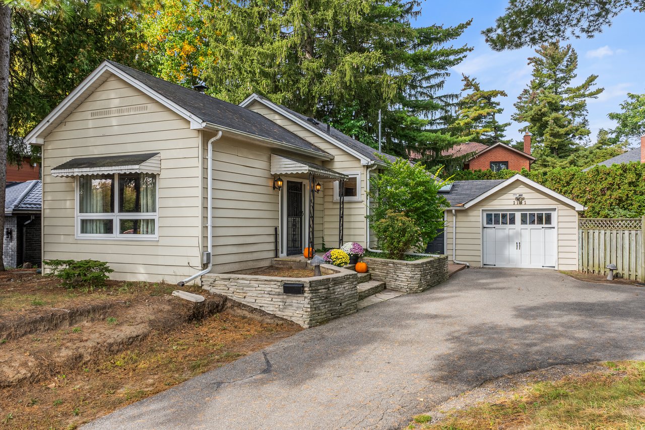 1141 Lakeshore Rd W