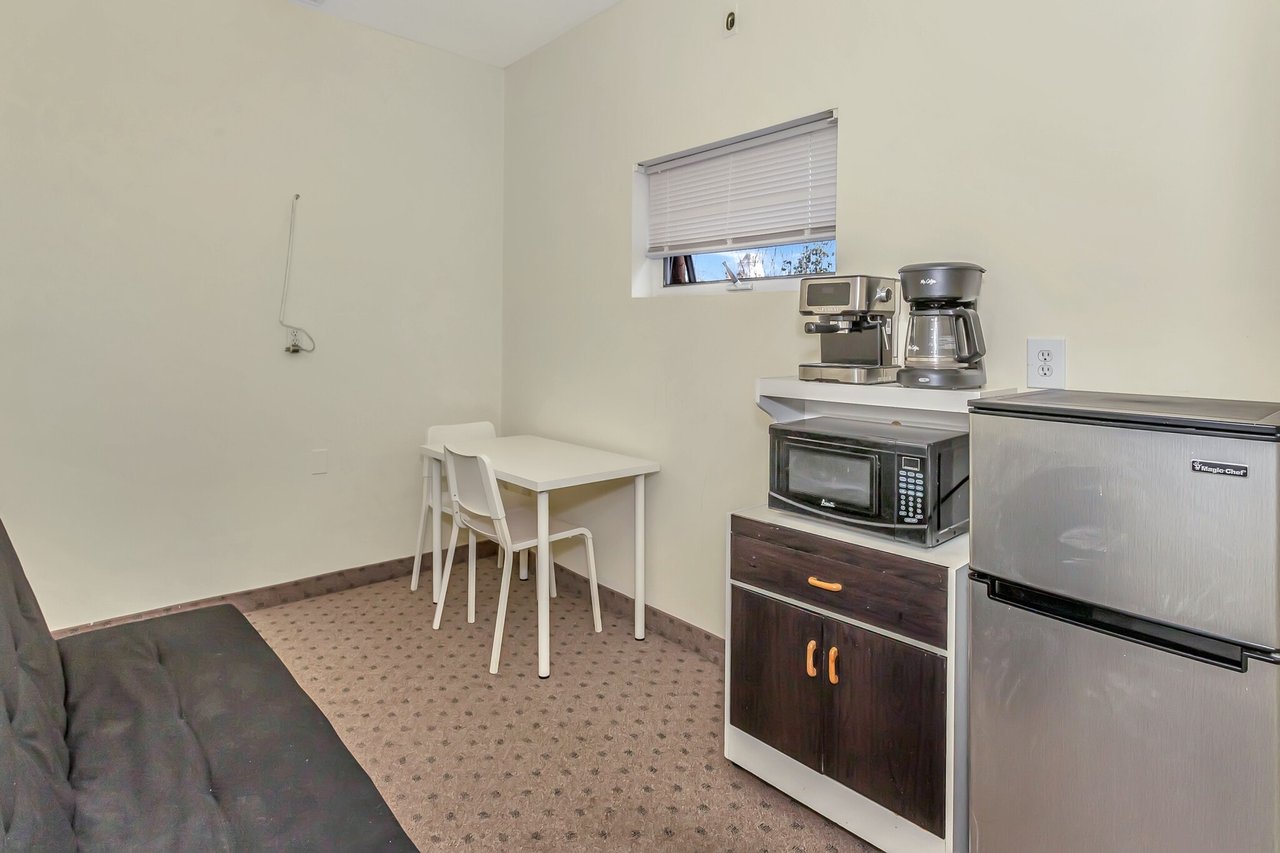 219 Mineola Blvd