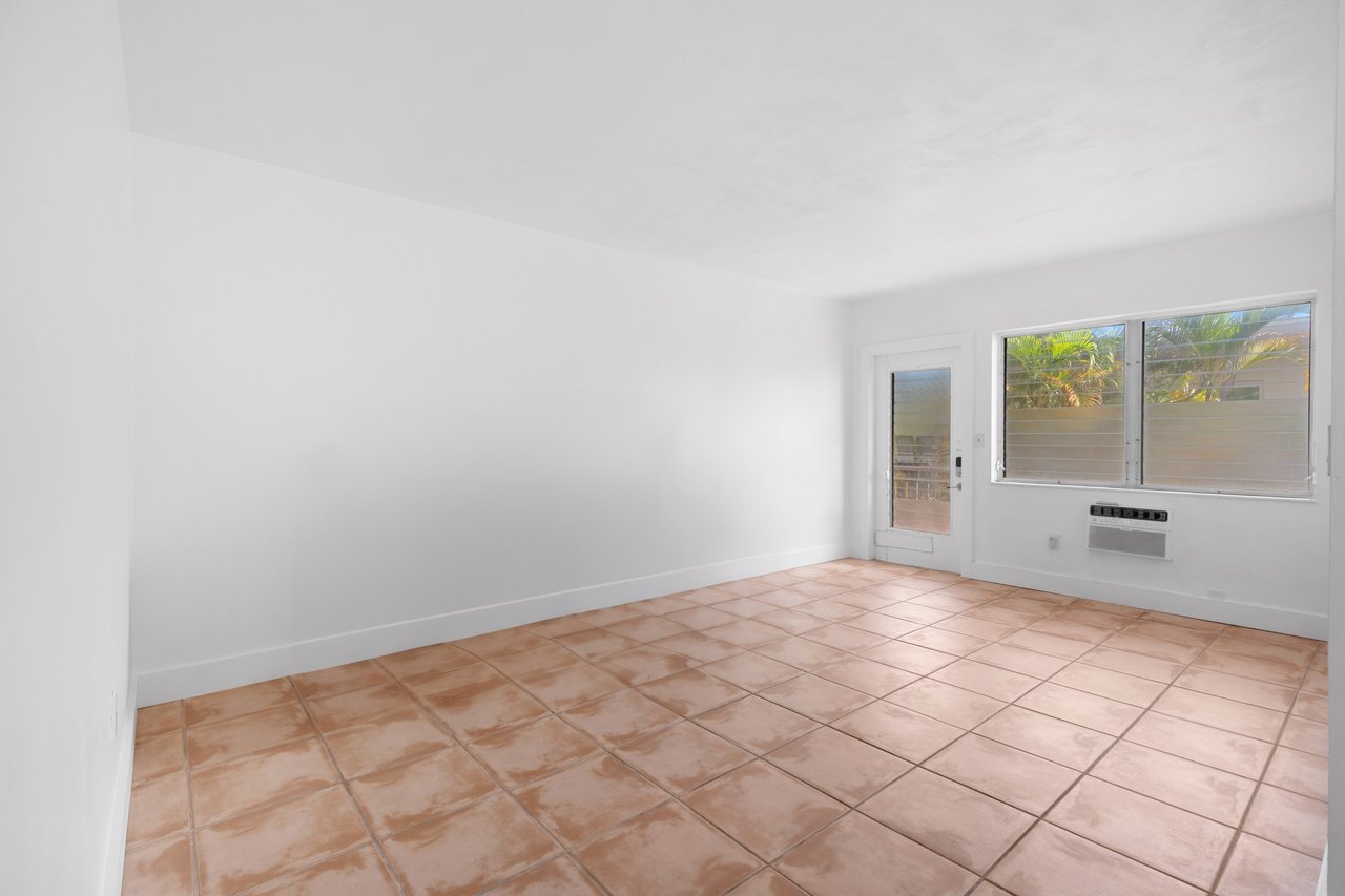 🌊 Waterfront One-Bedroom with Balcony – Miami Beach Lifestyle!