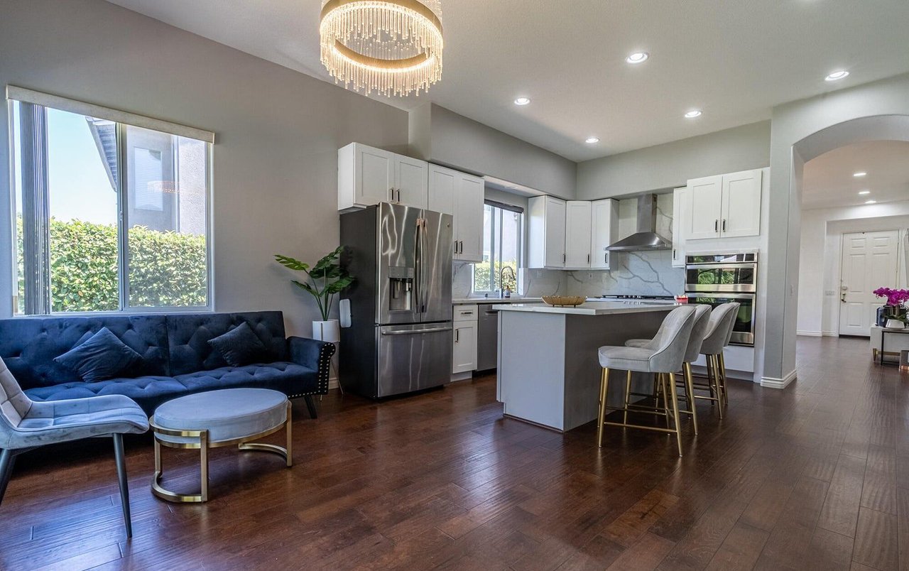 665 Camino De La Luz